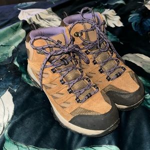 Columbia Crestwood Hiking Boots ⛰️ 🏕️